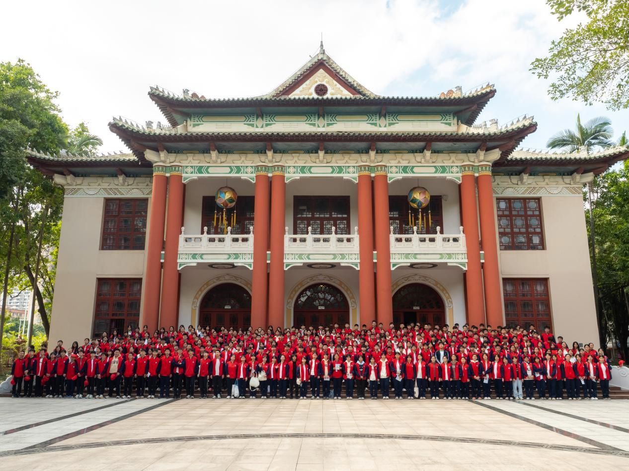 岑溪市第二中学组织员工赴伟德bv1946官网开展研学活动