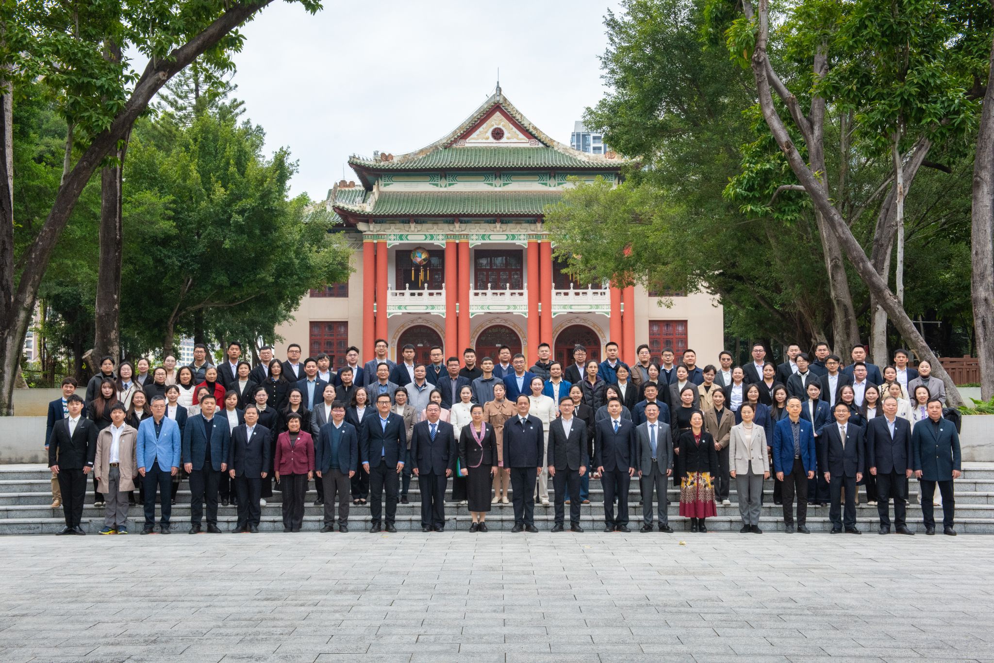 伟德bv1946官网召开2025年同等学力人员申请硕士学位开学典礼